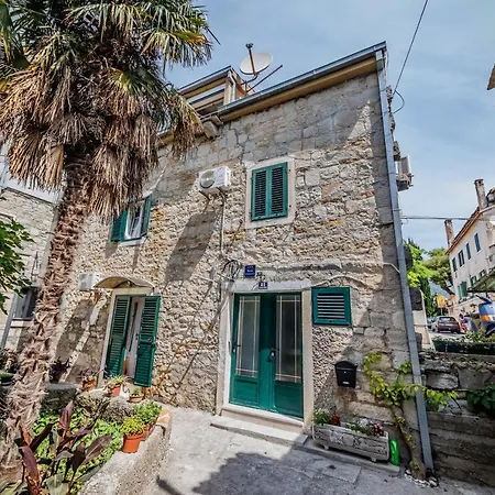 Luca Apartment